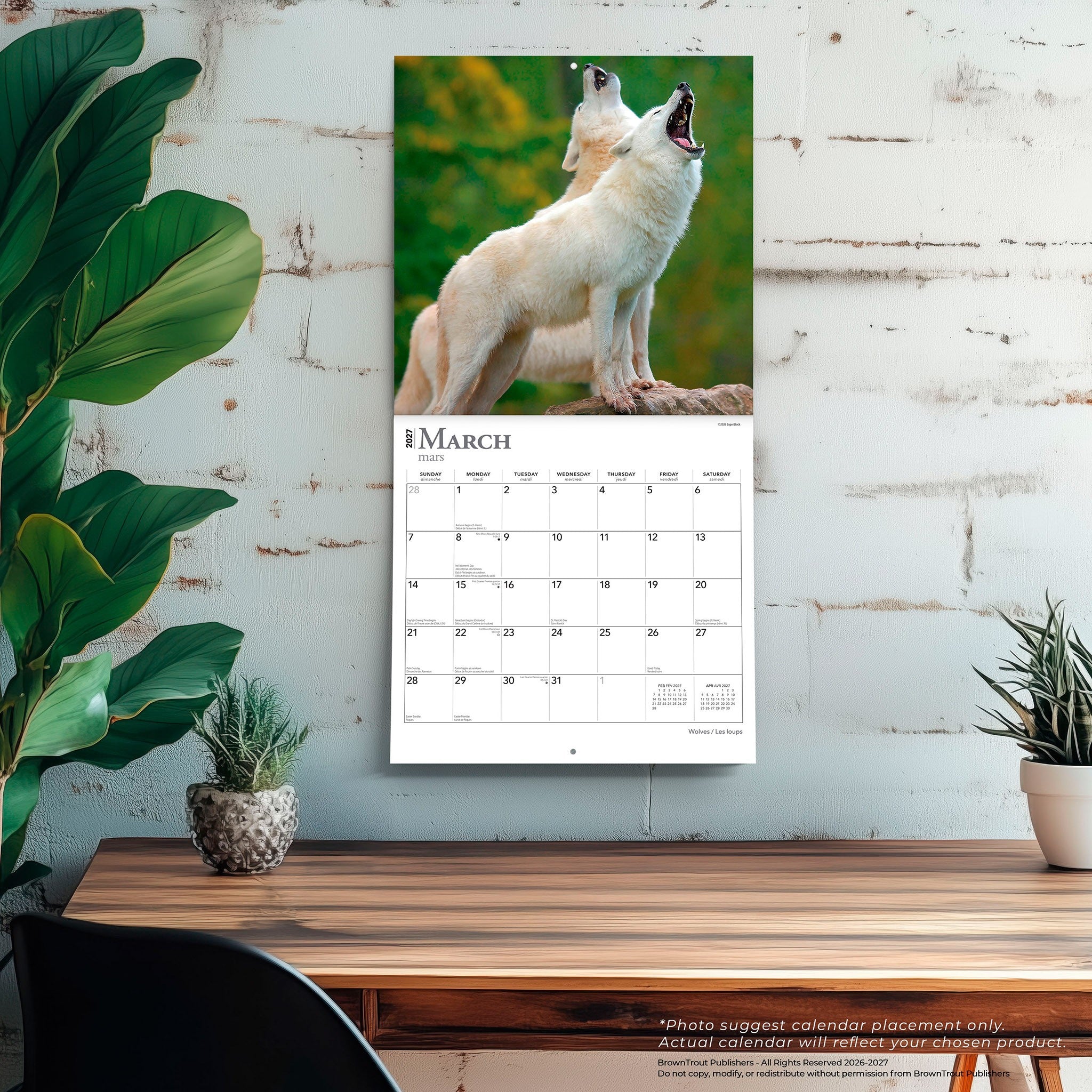 Wolves / Les loups 2027 Wall Calendar
